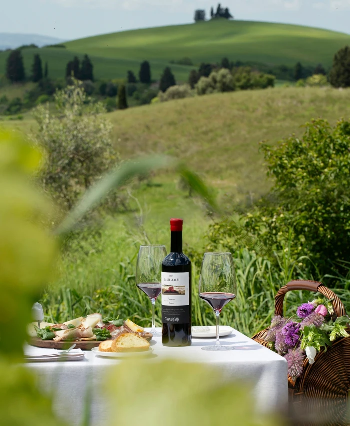 Vino Castelfalfi Ambientato