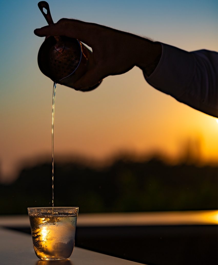 Signature cocktail bar ecrù